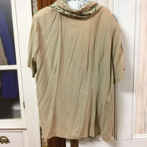 Vintage Ilyza light green top w/attached scarf - Picture 6 of 8